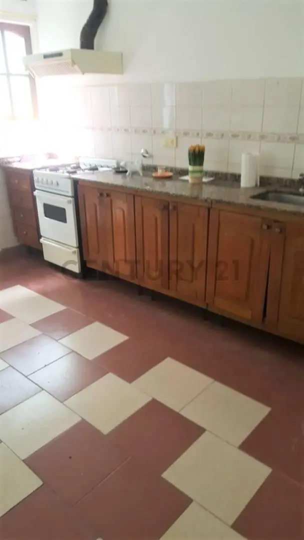 Impecable Casa en Bernal Oeste | 3 Ambientes con Terraza  y Cochera | Zona Residencial 3