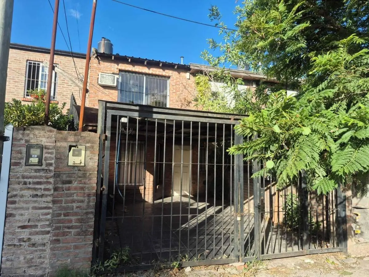 Venta de PH tipo dúplex 4 ambientes con jardín y garage en Monte Grande 5