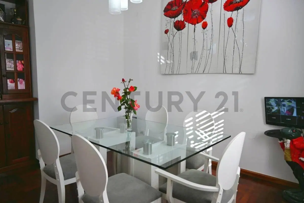 VENTA CASA 6 AMBIENTES, COCHERA, QUINCHO Y PILETA LOMAS DE ZAMORA 4