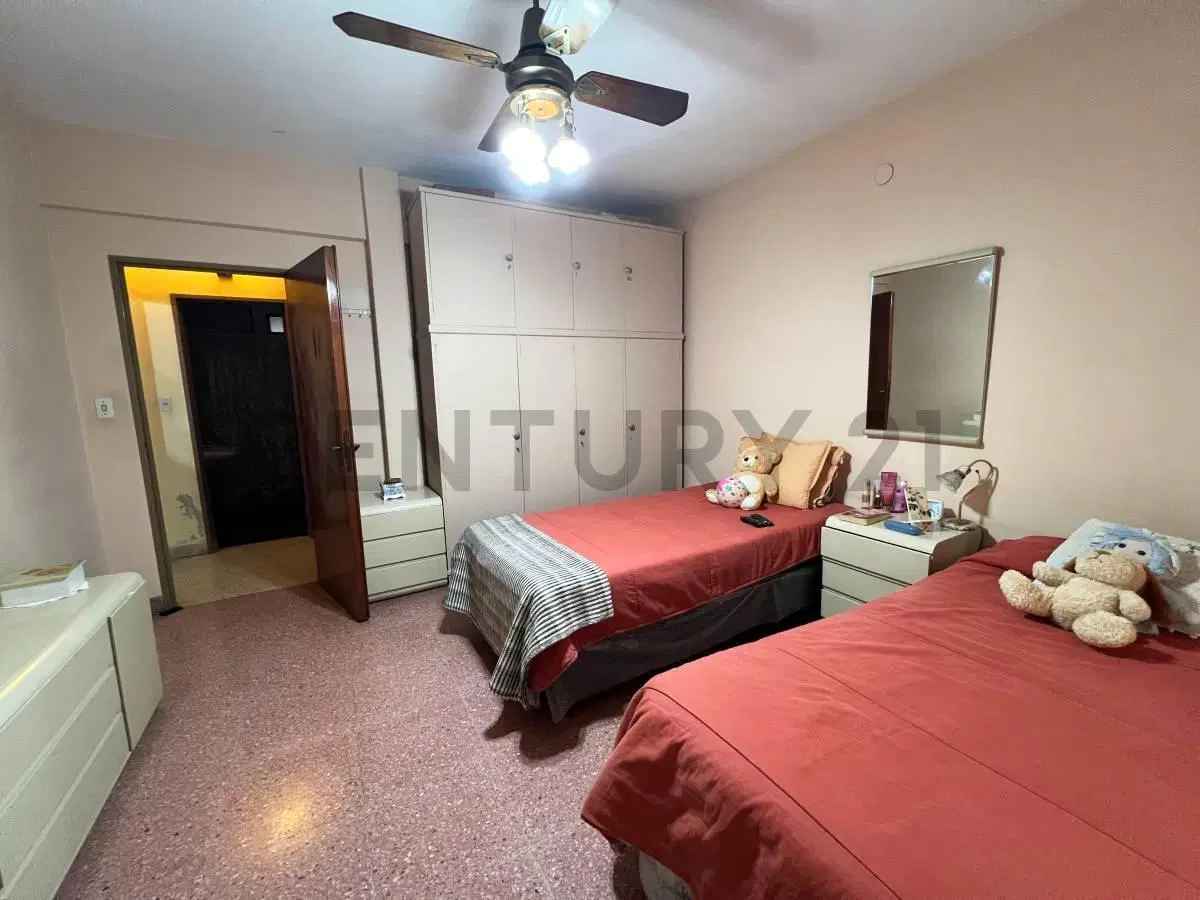 Galpon o Local mas 2 casas de 3 ambientes en Planta Alta en San Andres 2