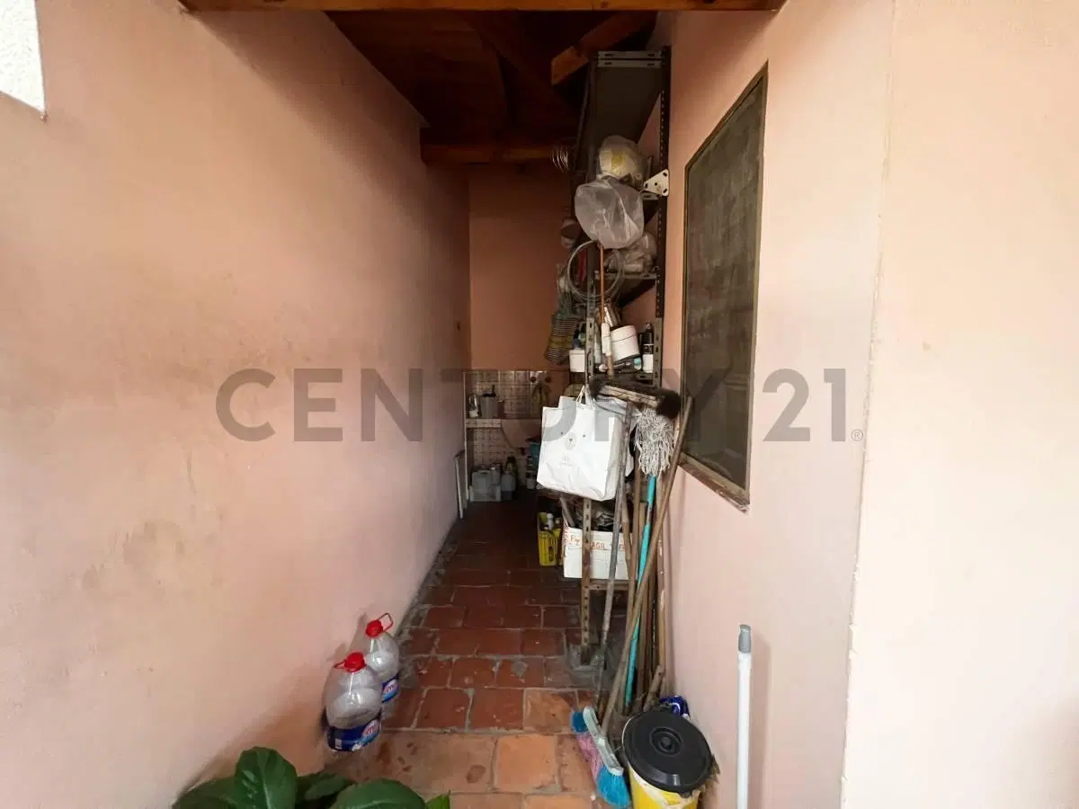Galpon o Local mas 2 casas de 3 ambientes en Planta Alta en San Andres 8