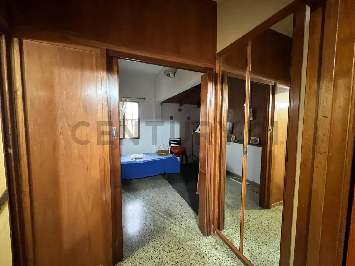 Galpon o Local mas 2 casas de 3 ambientes en Planta Alta en San Andres 3