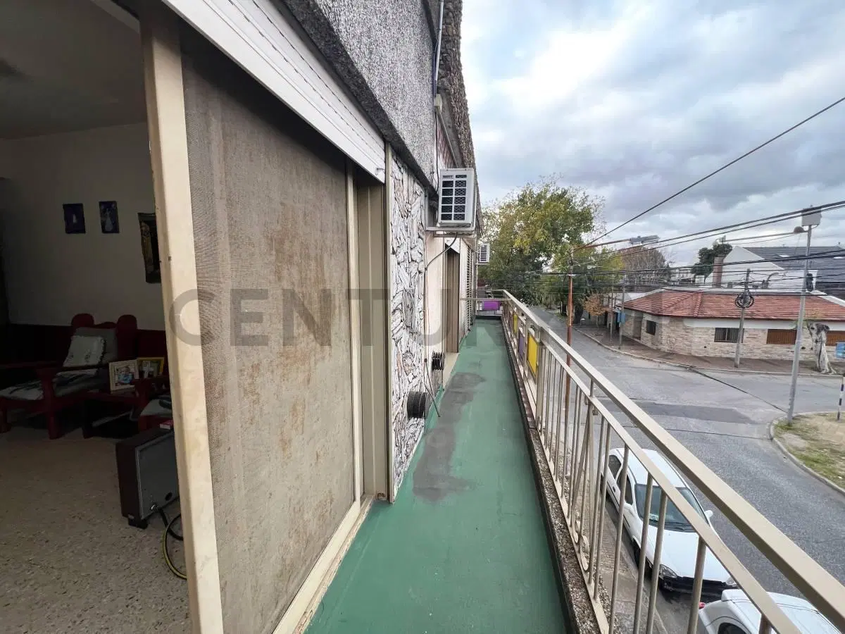 Galpon o Local mas 2 casas de 3 ambientes en Planta Alta en San Andres 5