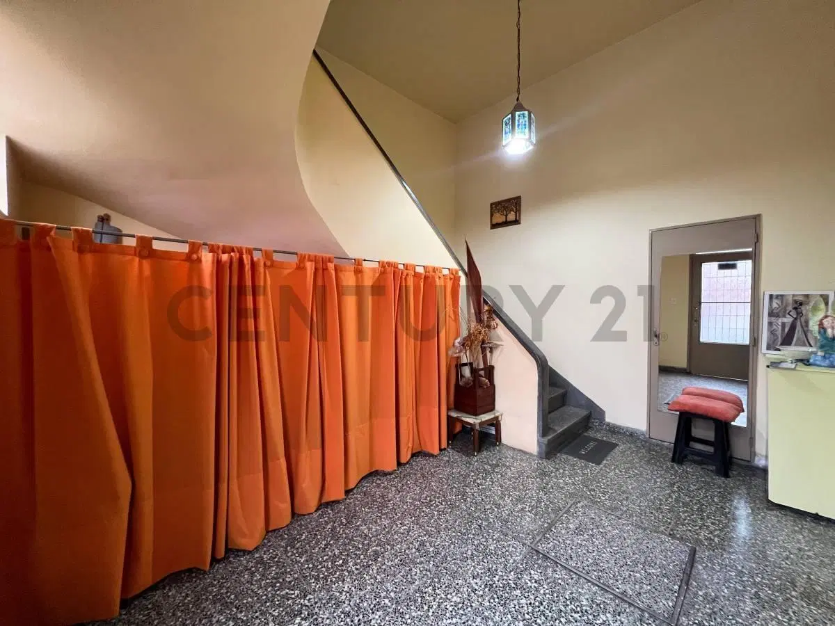 Galpon o Local mas 2 casas de 3 ambientes en Planta Alta en San Andres 3