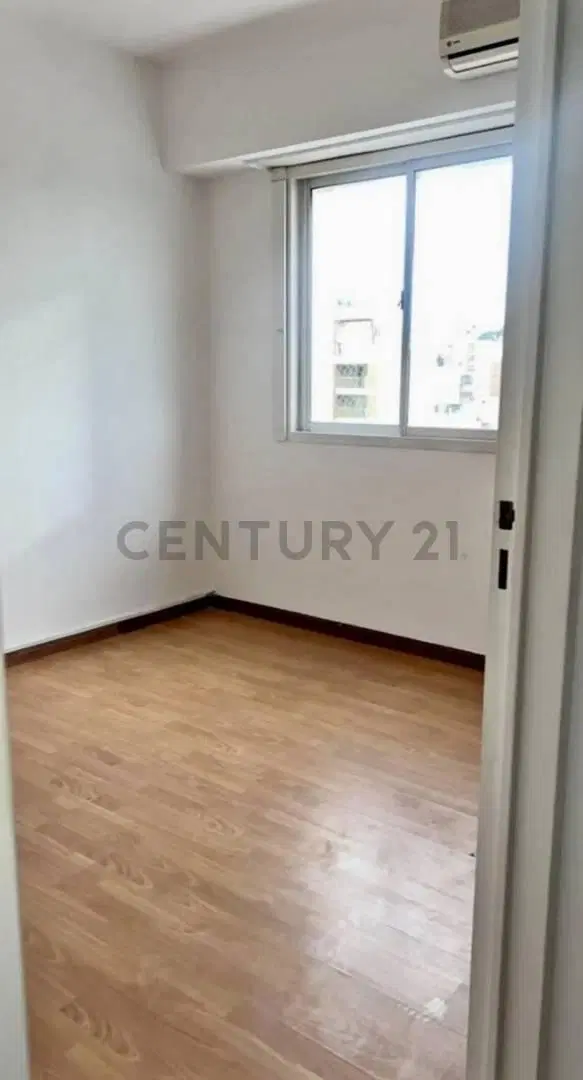 ALQUILER – DEPTO. 3 AMBIENTES C/BALCÓN CORRIDO – PISO 11 AL FRENTE CON COCHERA Y BAULERA 8