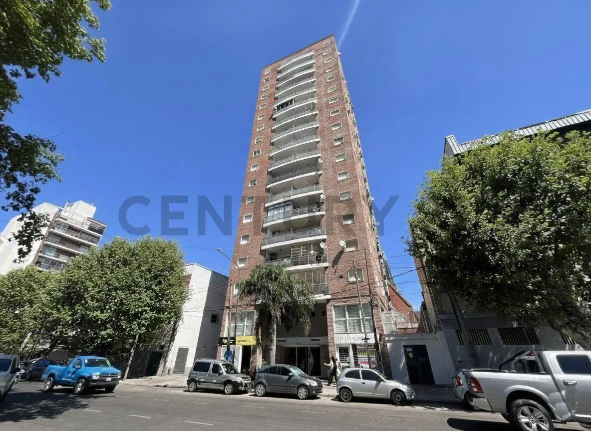 ALQUILER – DEPTO. 3 AMBIENTES C/BALCÓN CORRIDO – PISO 11 AL FRENTE CON COCHERA Y BAULERA 4