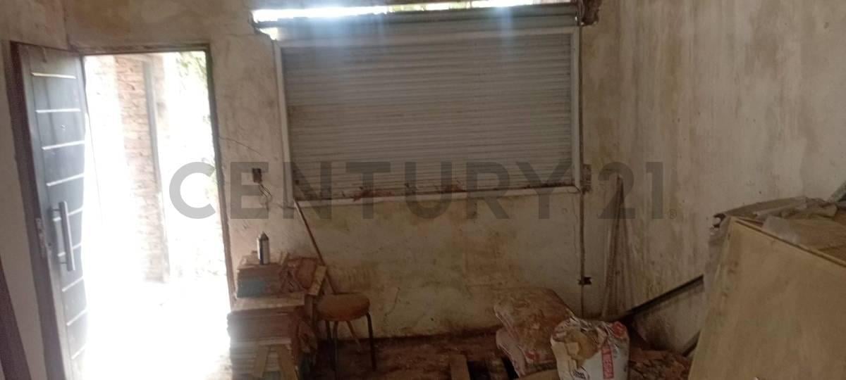 Casa a reciclar + terreno en venta en Remedios de Escalada