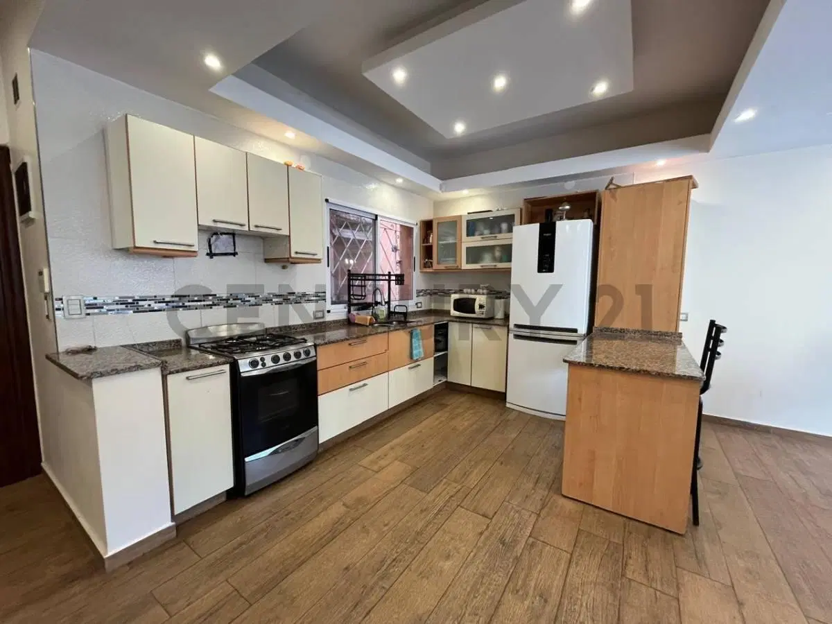 CASA 6 AMBIENTES EN VENTA CON PISCINA, COCHERA Y PLAYROOM EN SARANDI 3