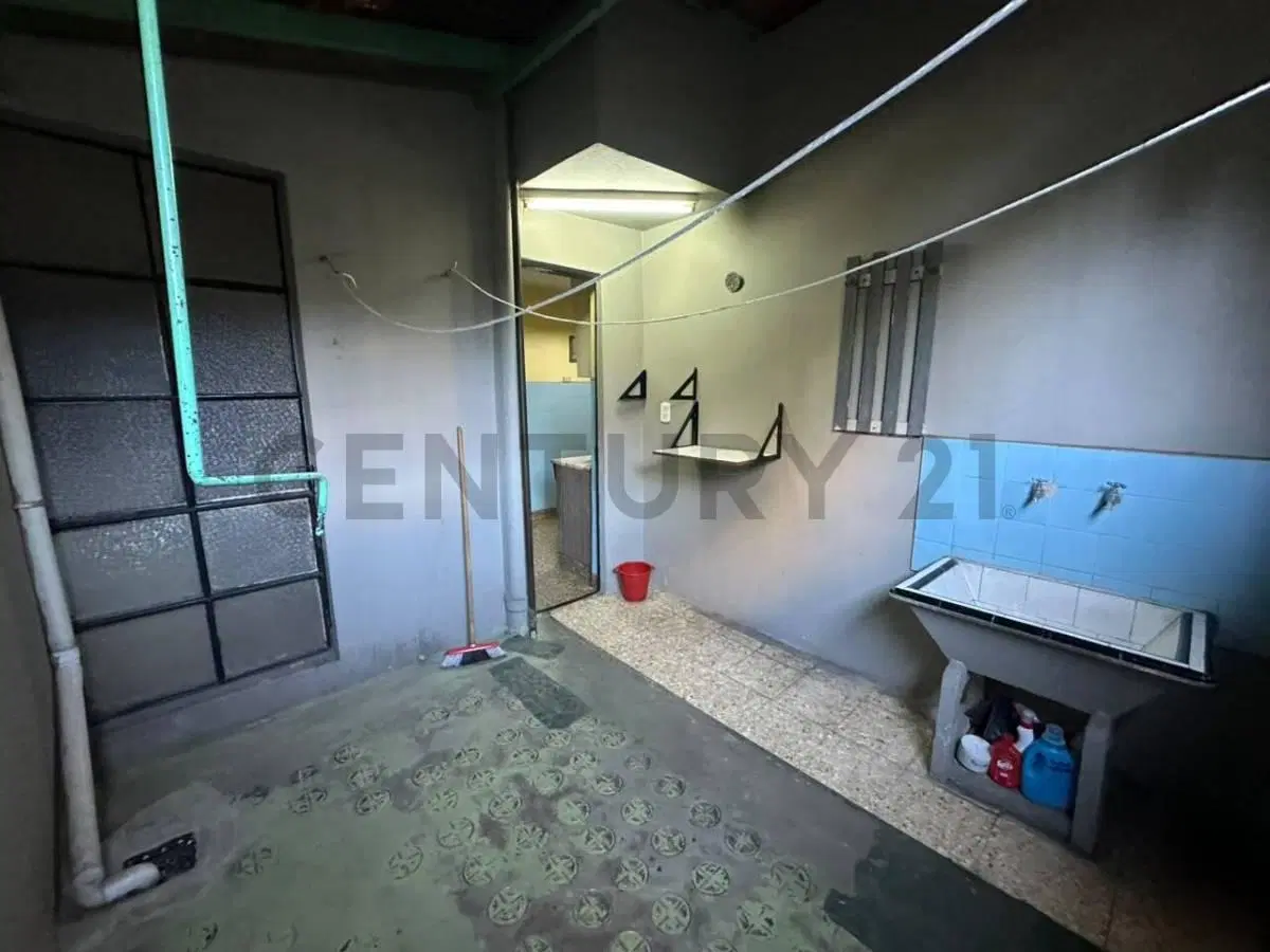 IMPERDIBLE! Departamento de 3 Ambientes con Patio en Plena "Lanusita" 4