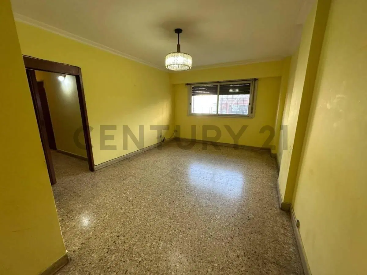 IMPERDIBLE! Departamento de 3 Ambientes con Patio en Plena "Lanusita" 2