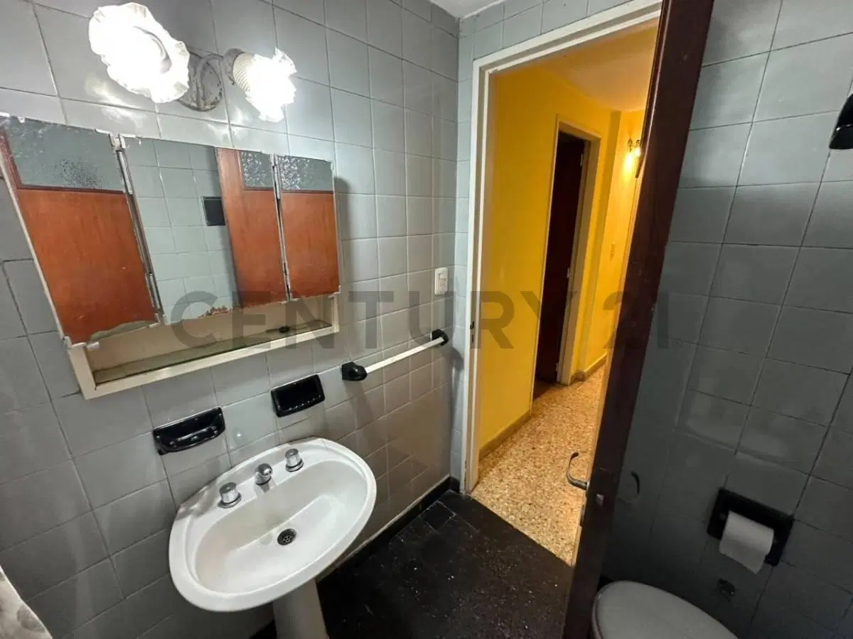 IMPERDIBLE! Departamento de 3 Ambientes con Patio en Plena "Lanusita" 3