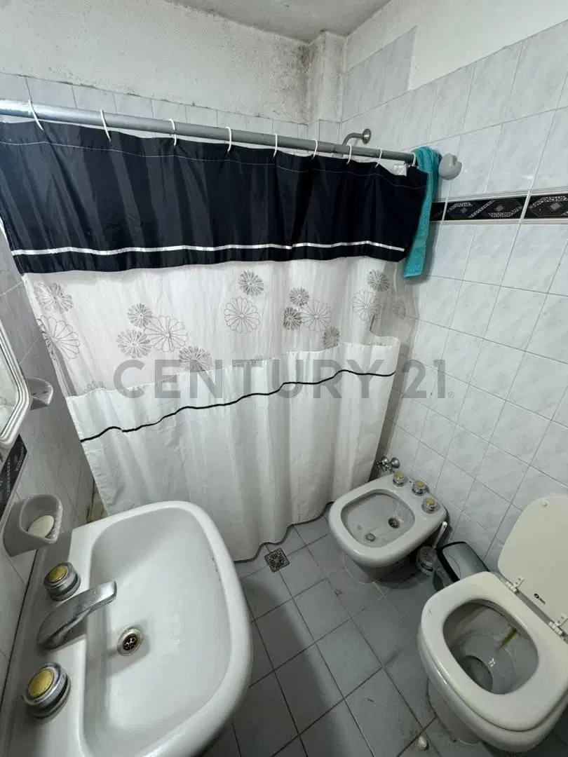 VENTA DE CASA 5 AMBIENTES CON PISCINA EN TURDERA 5