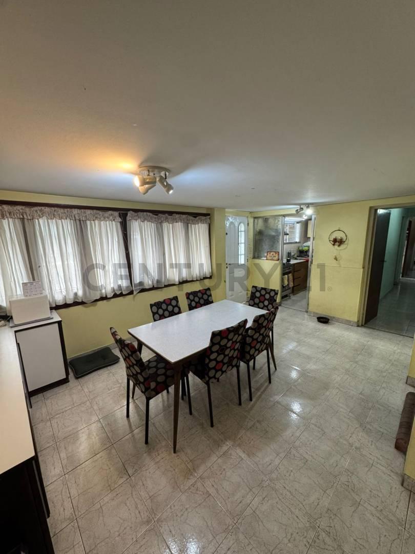 Foto de VENTA DE CASA 5 AMBIENTES CON PISCINA EN TURDERA, imagen 4
