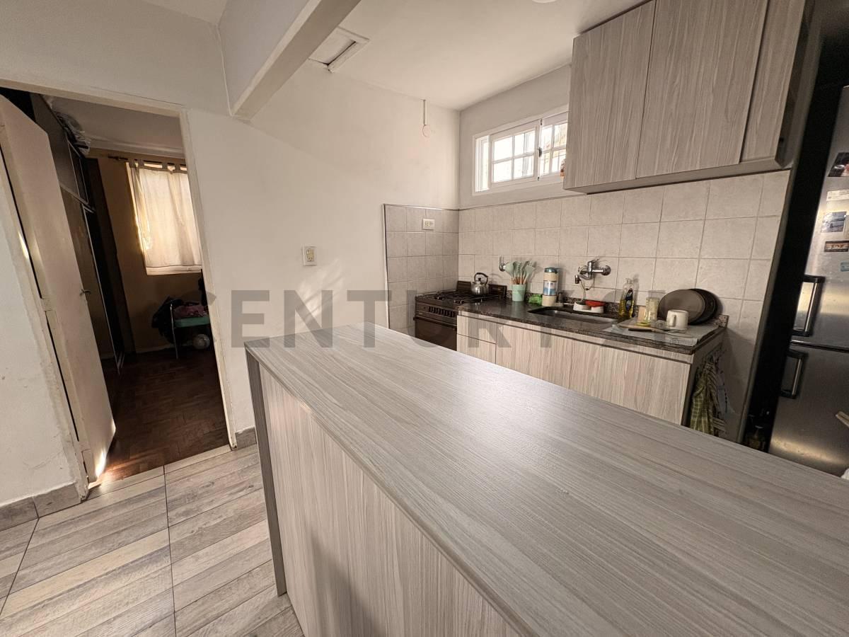 Foto de Casa interna de 3 ambientes con patio y parrilla + 2 departamentos monoambiente con entrepiso y balc, imagen 2