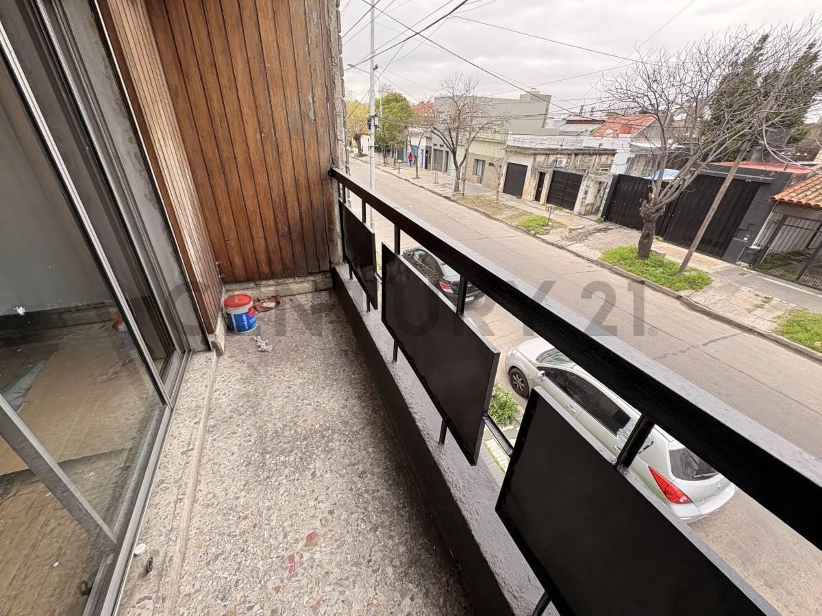 Foto de PH 4 Ambientes en Primer Piso con Terraza, Balcón y Lavadero – Remedios, imagen 5