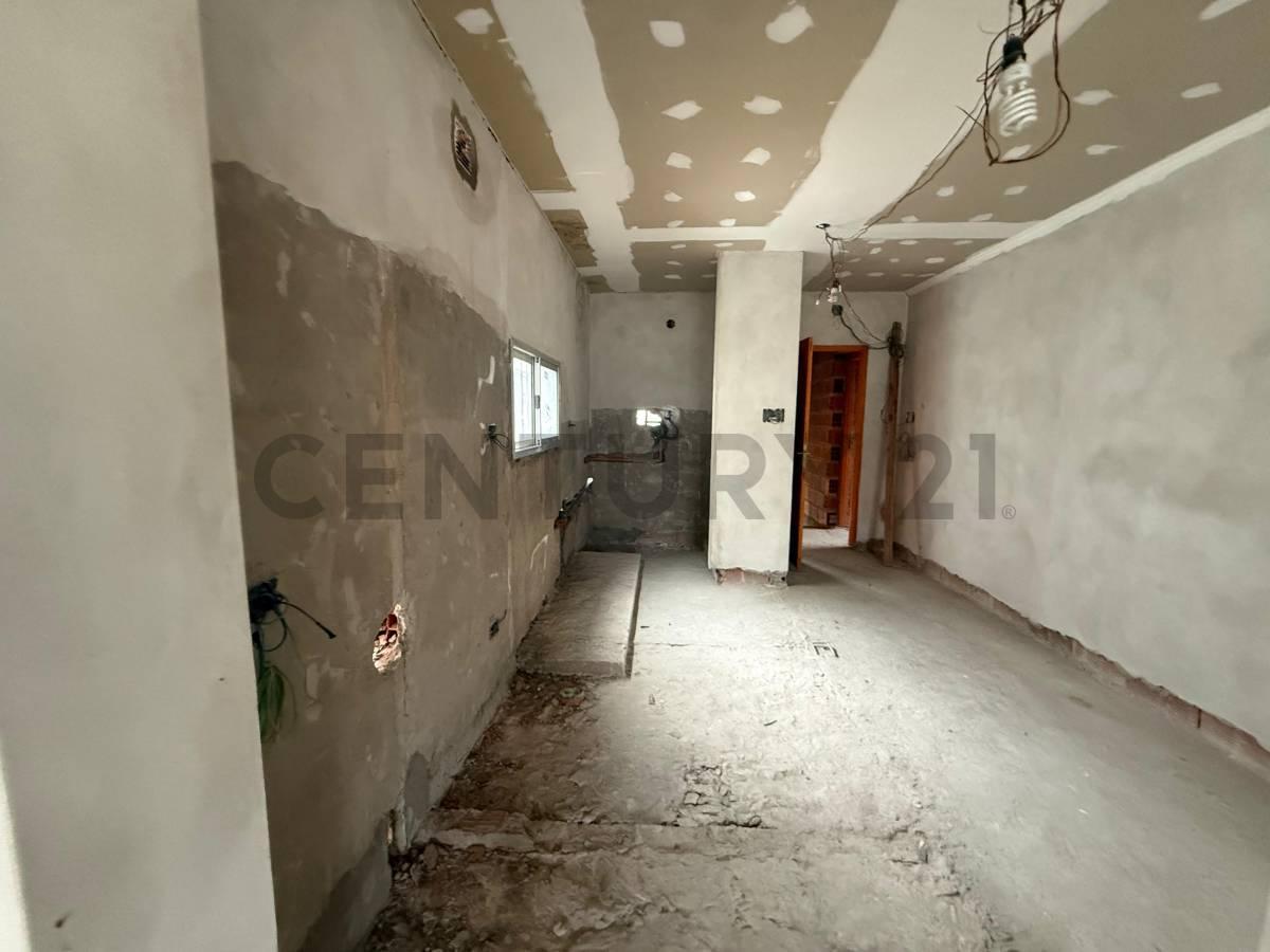 Foto de DEPARTAMENTO 3 AMBIENTES CON COCHERA EN LOMAS DE ZAMORA, imagen 2