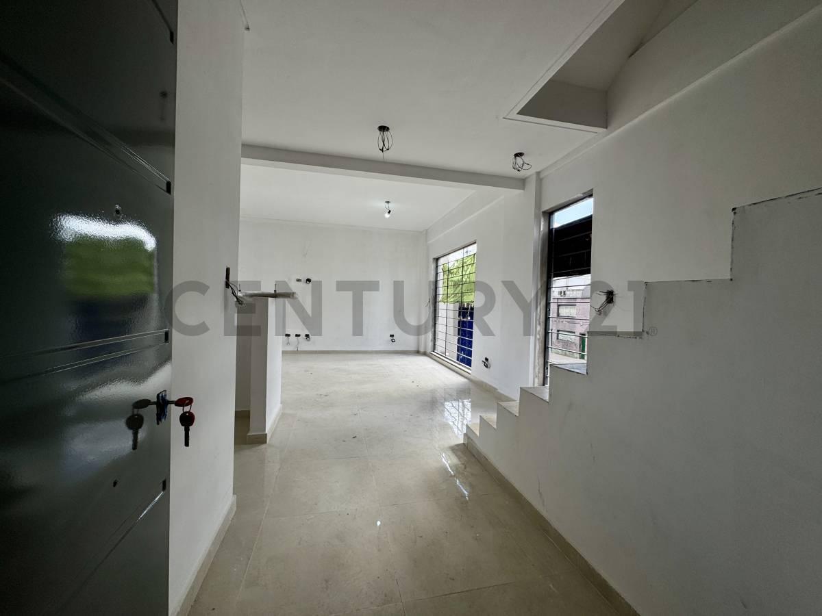 Foto de Venta de triplex a estrenar de 3 ambientes, AV. Belgrano 5669, Wilde., imagen 1
