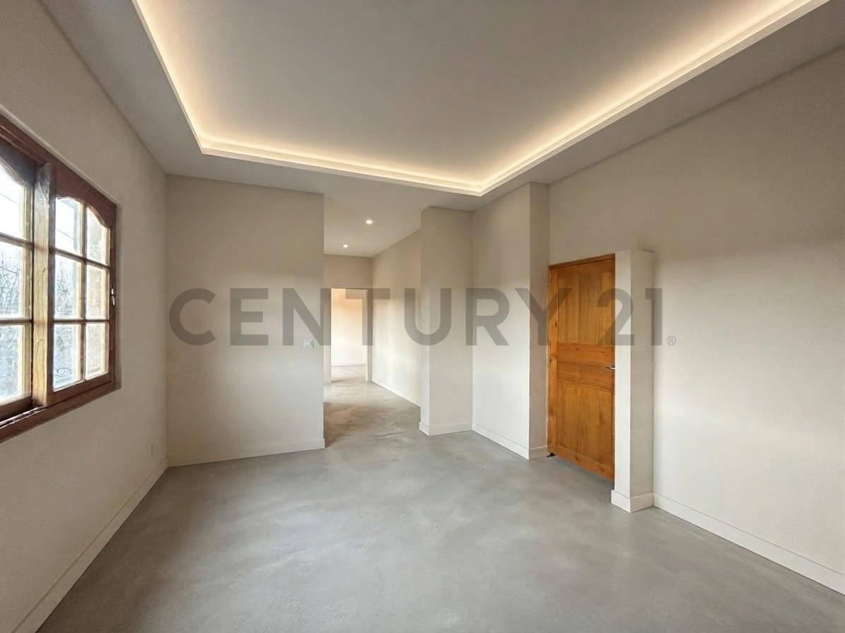 Foto de DEPARTAMENTO 2 AMBIENTES CON COCHERA LOMAS DE ZAMORA, imagen 1