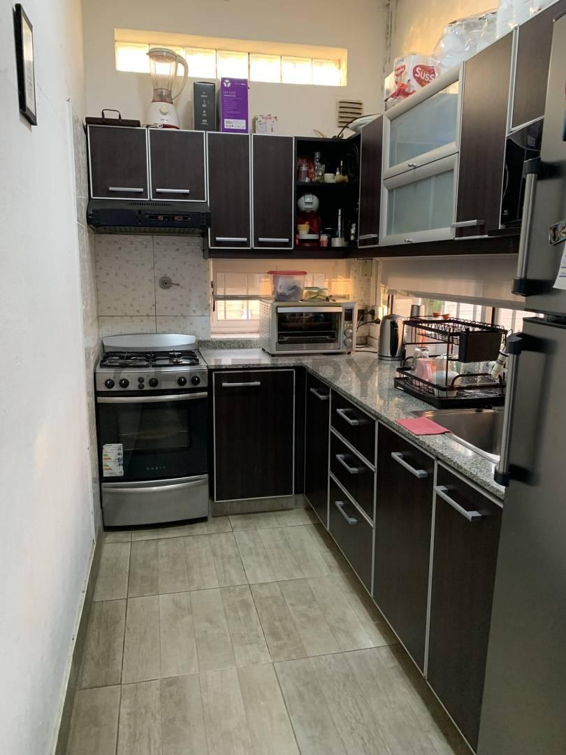 Foto de Casa 3 ambientes con local en venta, imagen 3