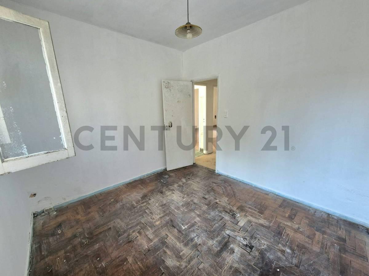 Foto de Venta PH 3 ambientes con patio Lanús oeste, a refaccionar., imagen 2