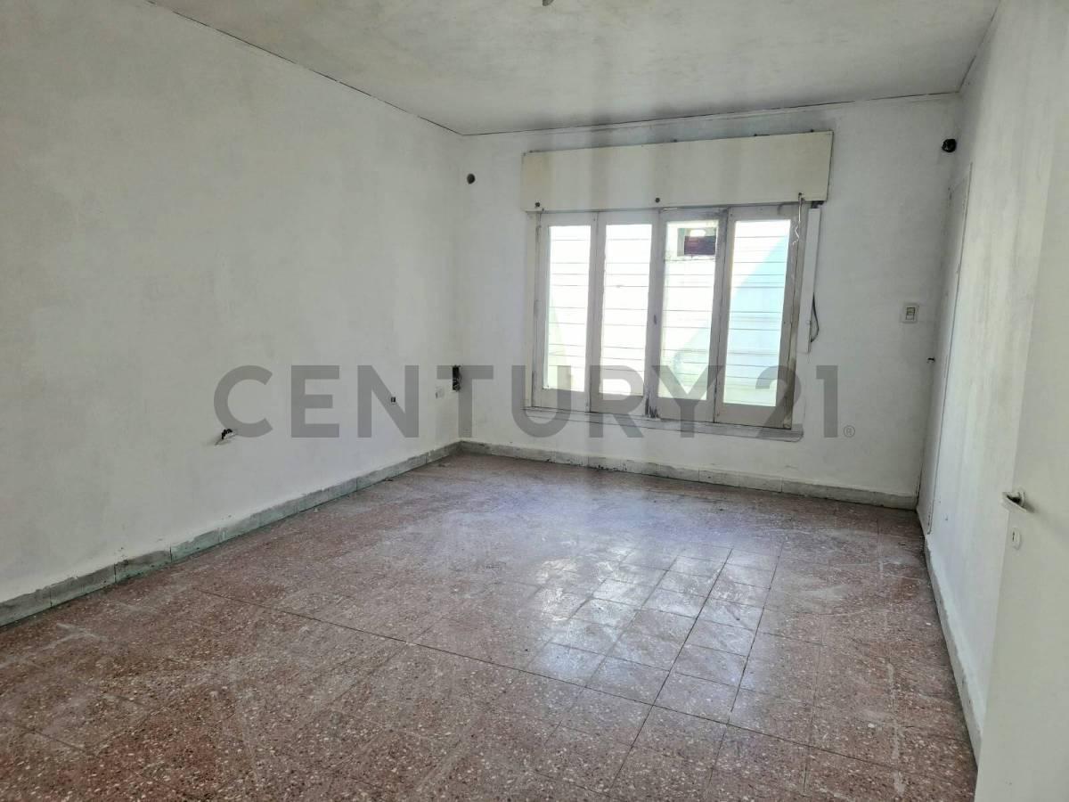 Foto de Venta PH 3 ambientes con patio Lanús oeste, a refaccionar., imagen 3
