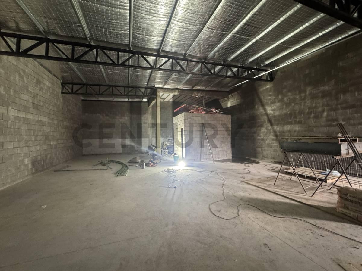 Foto de Venta de importante GALPON EN BURZACO, imagen 2
