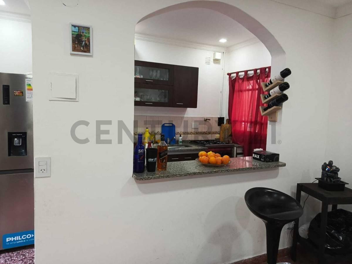 Foto de VENTA CASA 3 AMBIENTES CON COCHERA, imagen 1