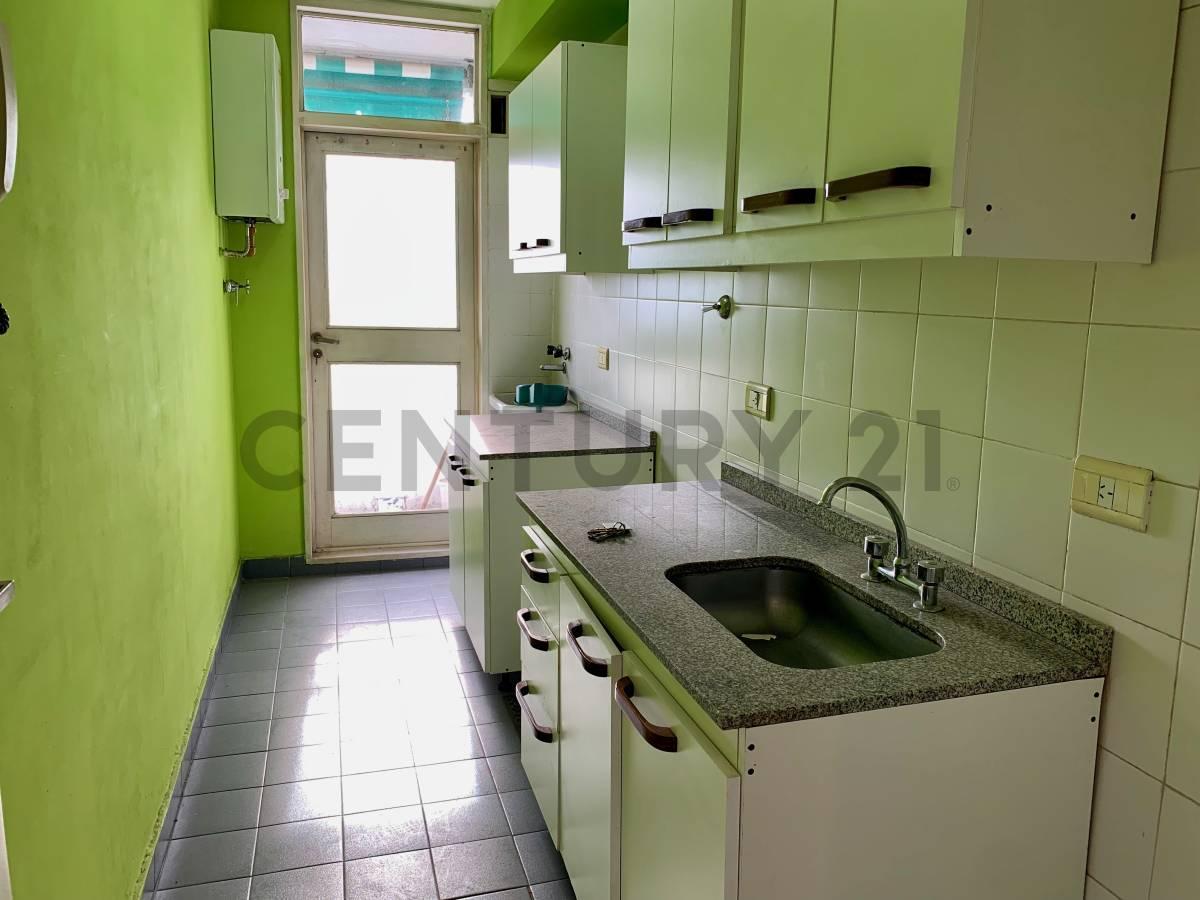 ALQUILER DE DEPARTAMANTO DE 2 AMBIENTES CON COCHERA-AVELLANEDA