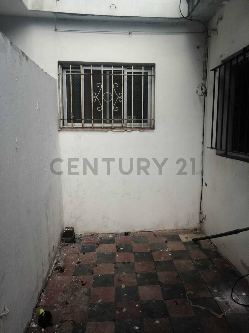 Foto de ph 2 ambientes con patio propio en temperley, imagen 1