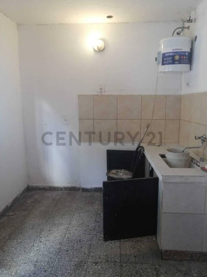 Foto de ph 2 ambientes con patio propio en temperley, imagen 2