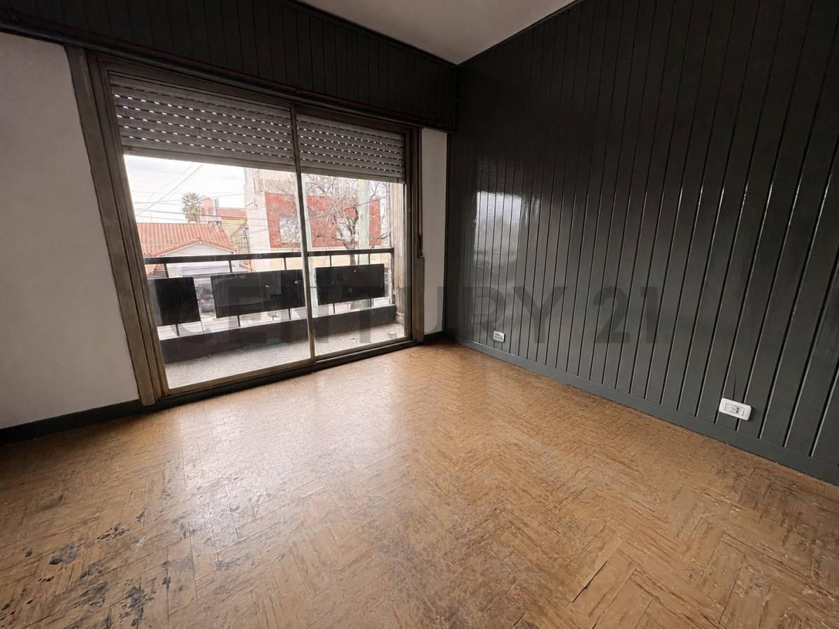 Foto de PH 4 Ambientes en Primer Piso con Terraza, Balcón y Lavadero – Remedios, imagen 4