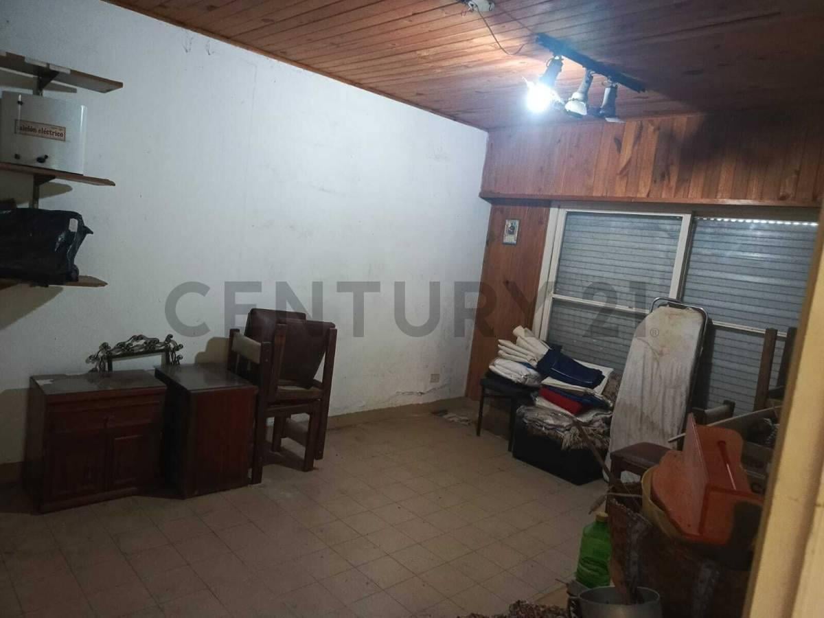 Foto de VENTA CASA 3 AMBIENTES CON COCHERA A RECICLAR, imagen 5