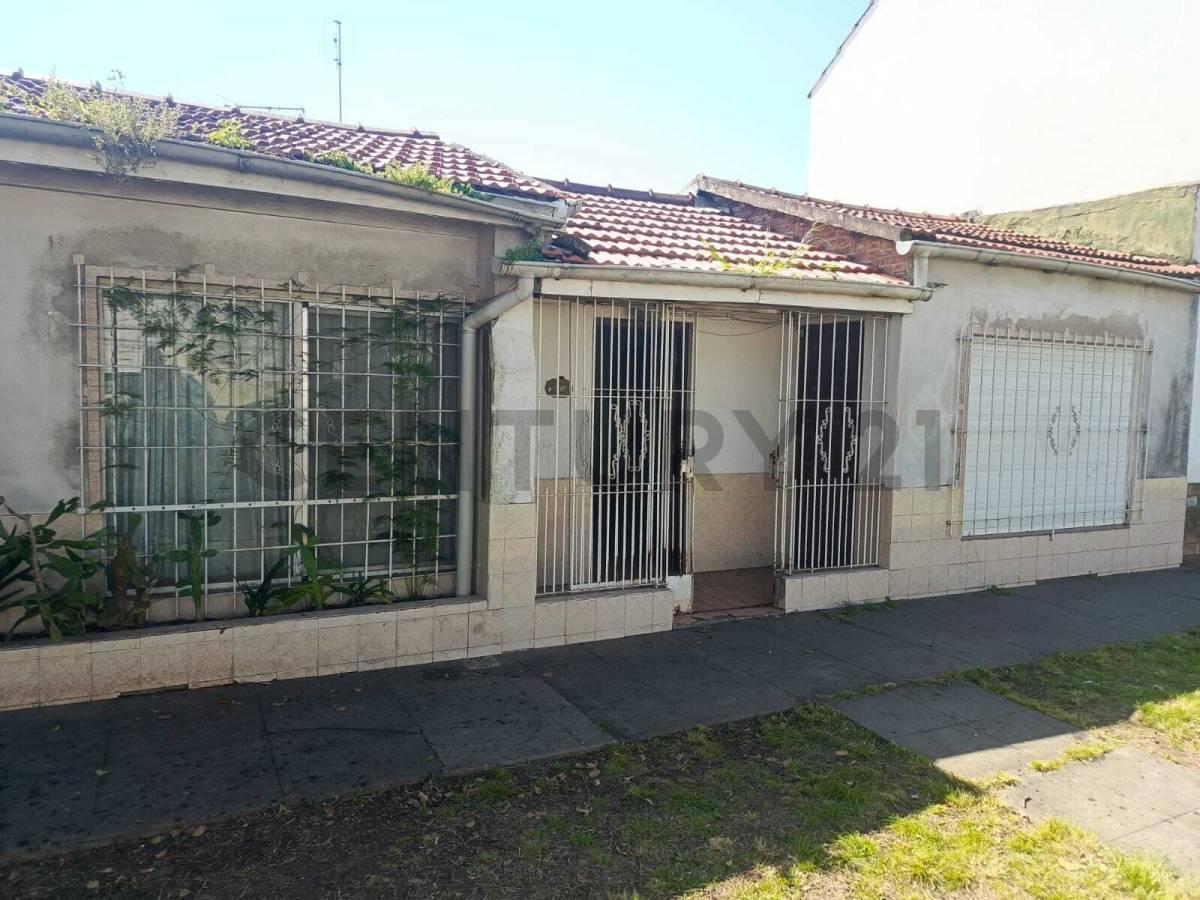 Foto de VENTA CASA 3 AMBIENTES CON COCHERA A RECICLAR, imagen 4