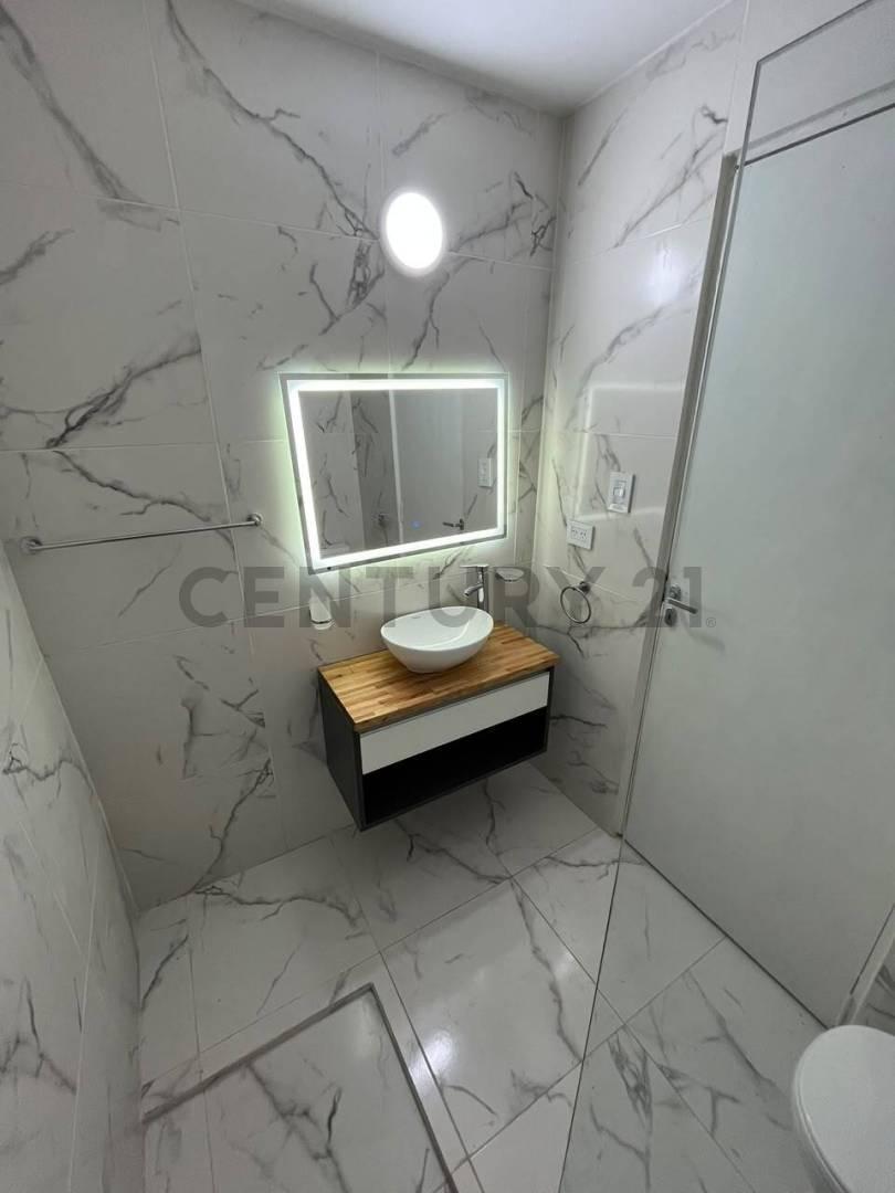 Foto de VENTA DE PH 2 AMBIENTES EN PLANTA BAJA EN LANUS ESTE, imagen 4