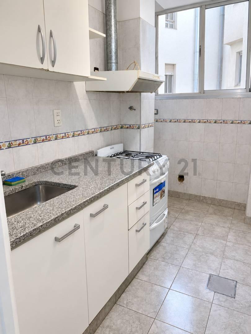 Foto de Excelente Departamento de 3 Ambientes con Balcón en San Cristóbal /, imagen 1