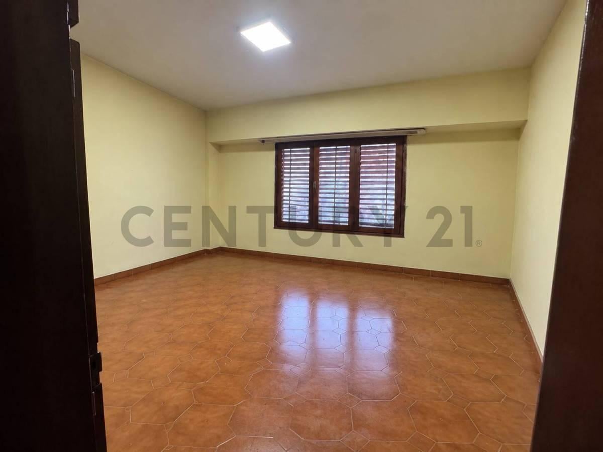 Foto de Casa en venta 6 ambientes, Banfield., imagen 3