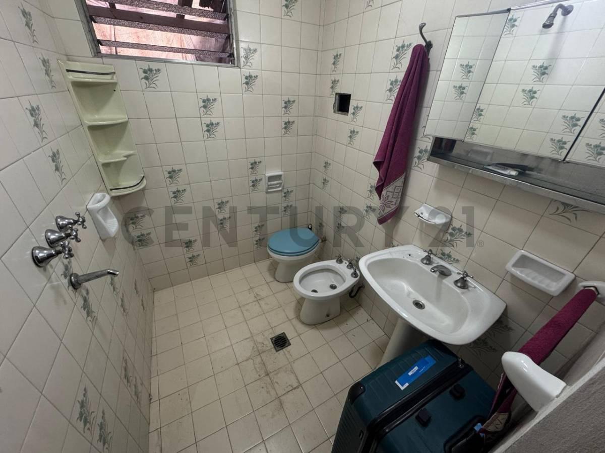 Foto de Casa en venta 6 ambientes, Banfield., imagen 4