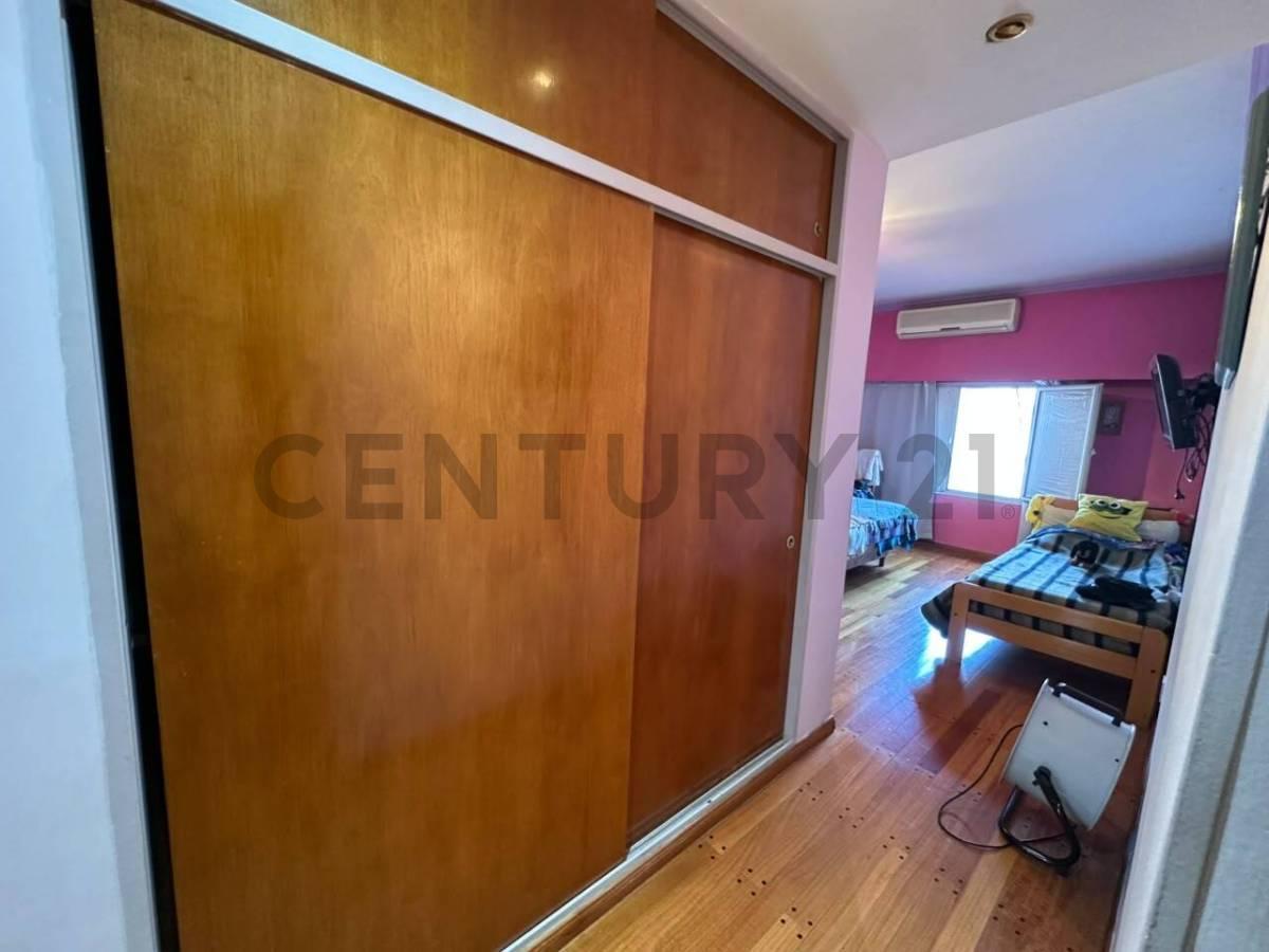 Foto de ¡IMPERDIBLE PH TIPO CASA EN 2 PLANTAS CON TERRAZA PROPIA Y PARRILLA!, imagen 3