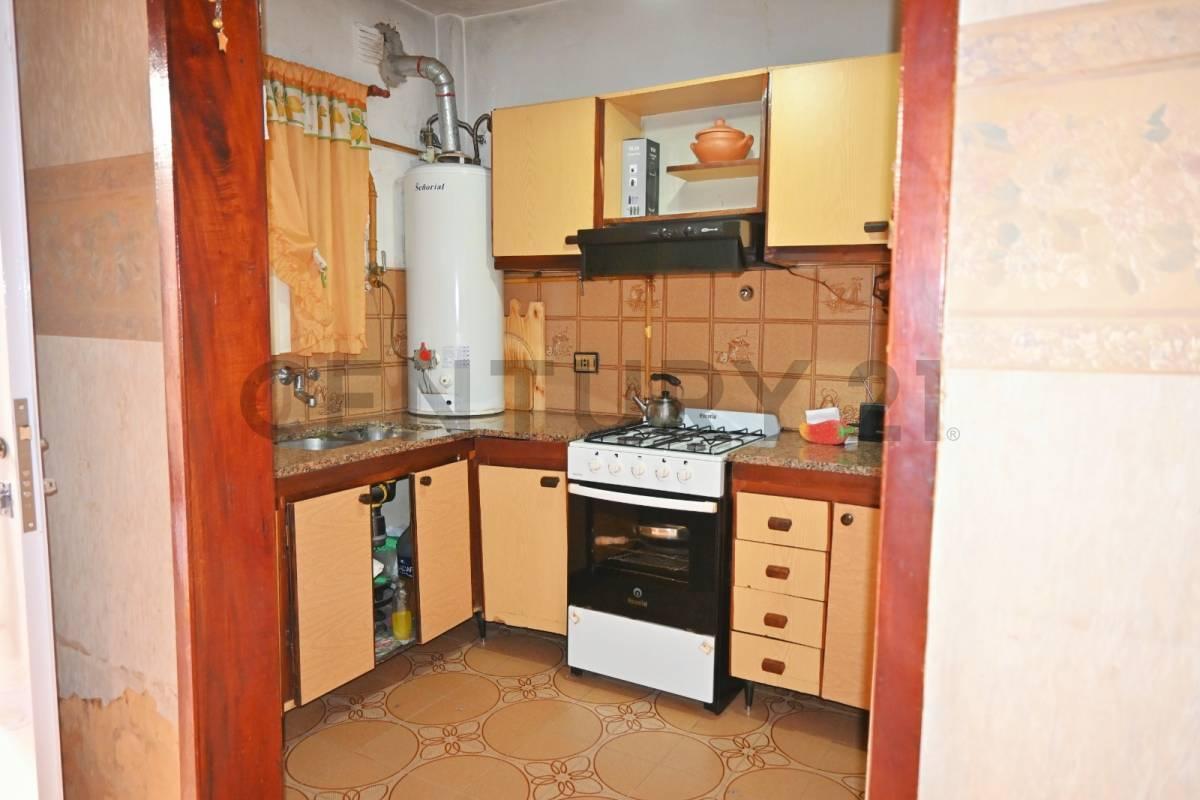 Foto de Venta PH 4 ambientes con cochera y patio sin expensas Lomas de Zamora, imagen 5