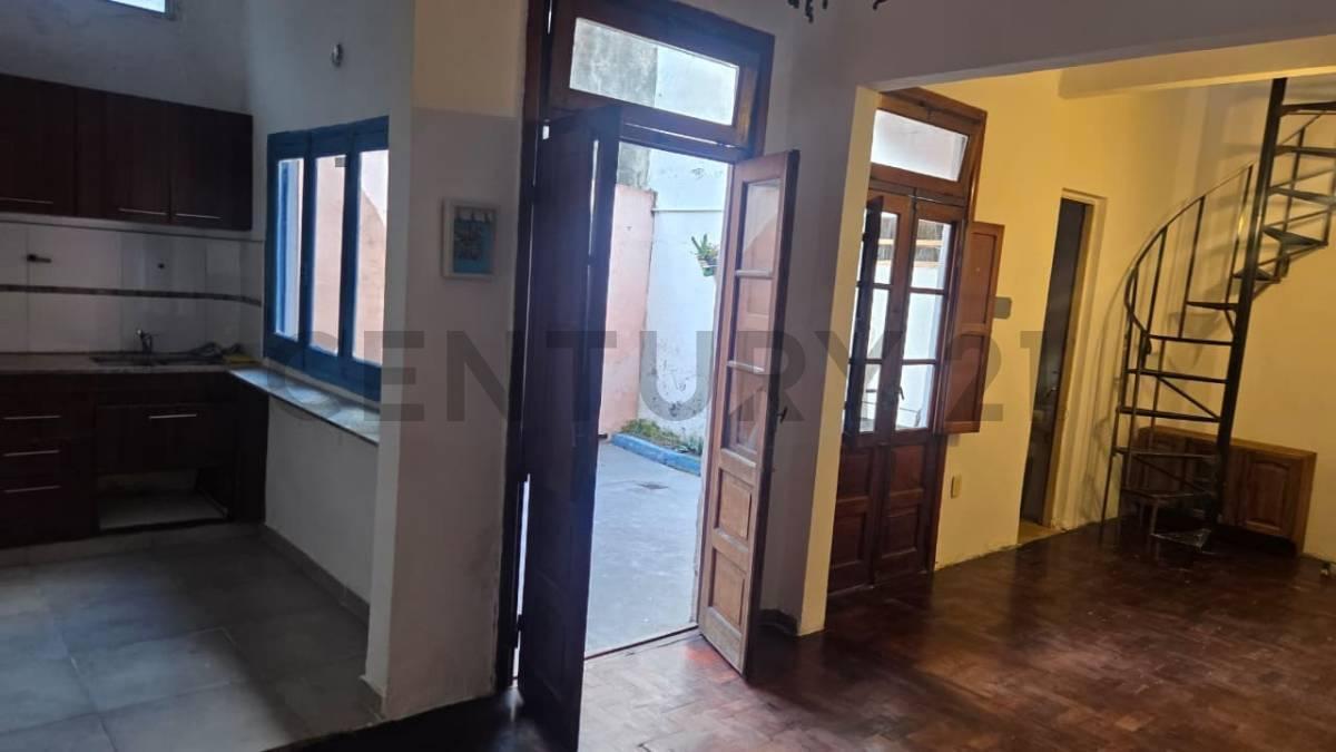 Foto de VENTA PH 4 Ambientes en Lanús Oeste – 2 Plantas con Patio, imagen 4