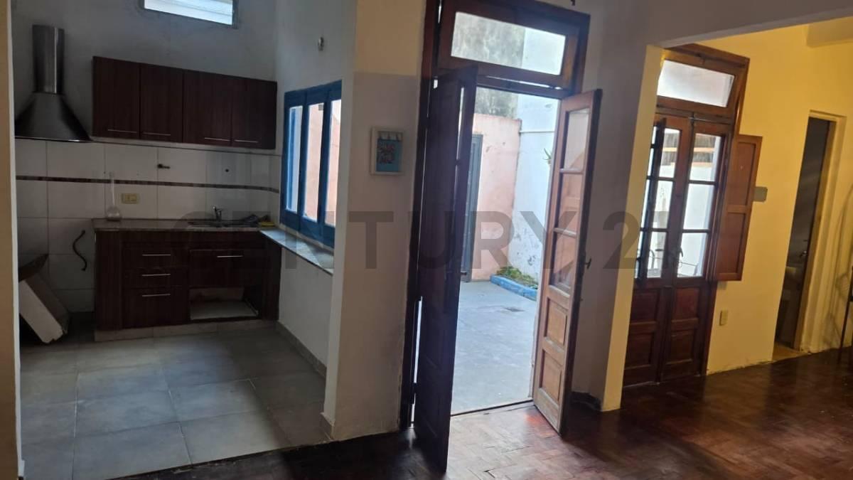 Foto de VENTA PH 4 Ambientes en Lanús Oeste – 2 Plantas con Patio, imagen 1