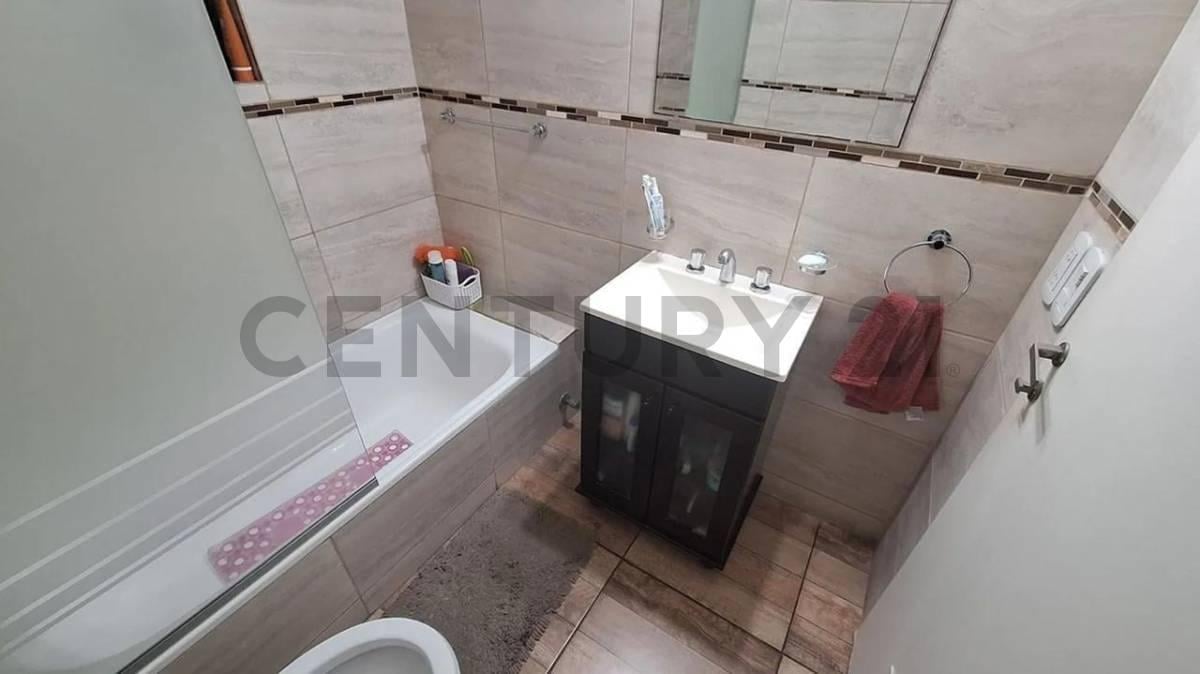 Foto de VENTA DEPARTAMENTO 2 AMBIENTES CON BALCON CORRIDO Y COCHERA - TORRES, imagen 5