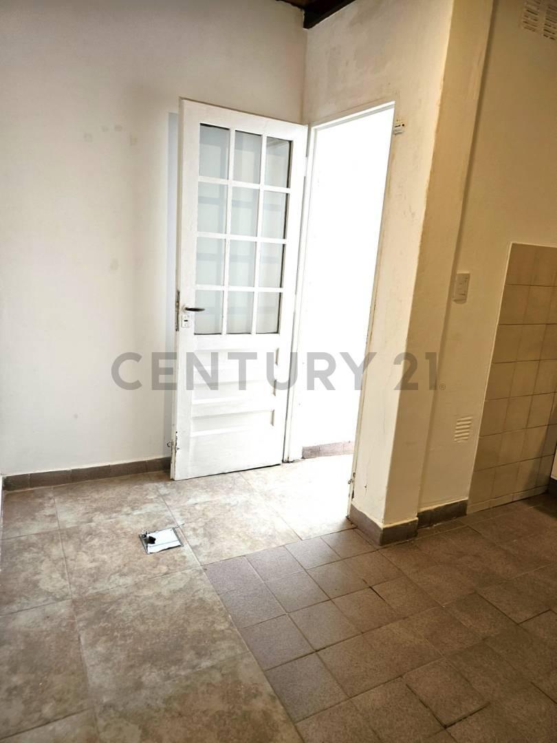 Foto de Venta PH al frente en esquina tipo casa 3 ambientes con patio y, imagen 2
