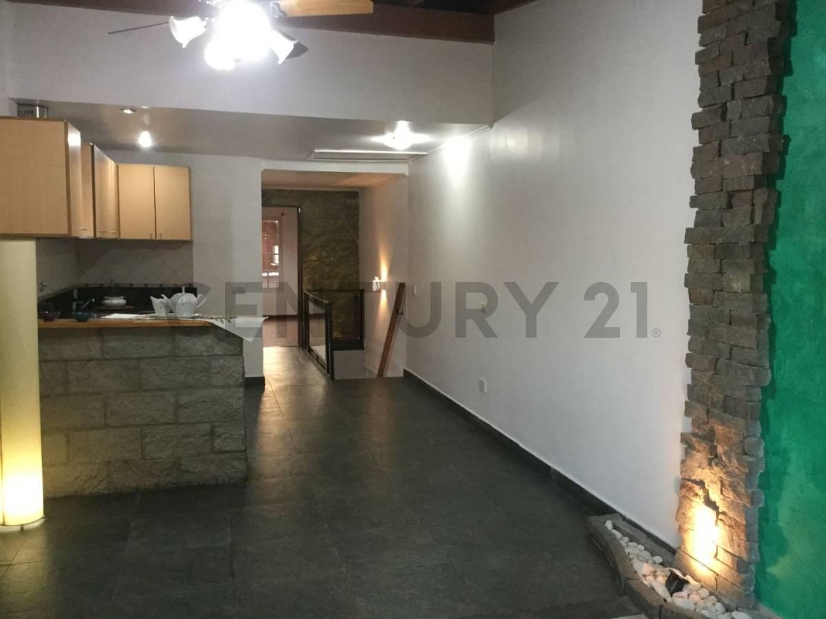 Foto de Venta PH 2 ambientes C/ cochera y pequeño galpón - Lanús Oeste., imagen 5