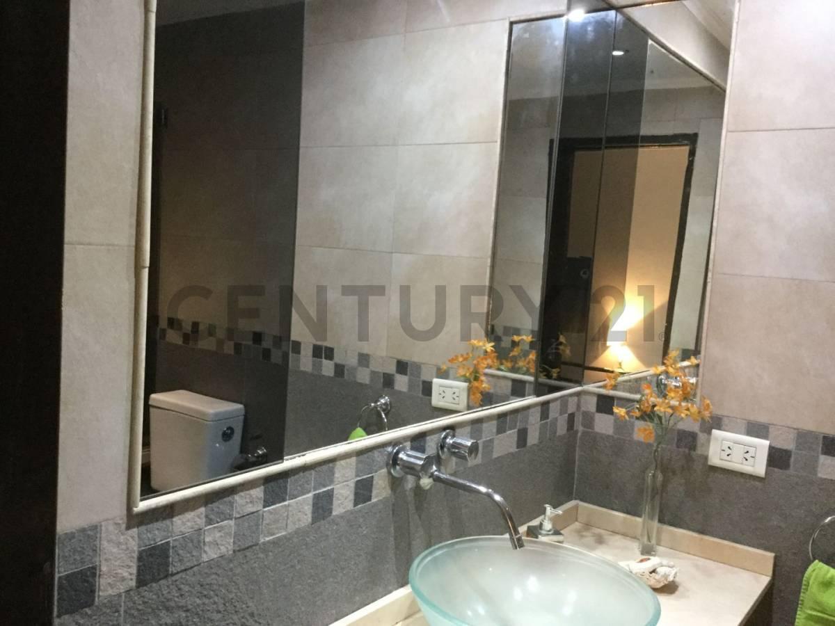 Foto de Venta PH 2 ambientes C/ cochera y pequeño galpón - Lanús Oeste., imagen 3