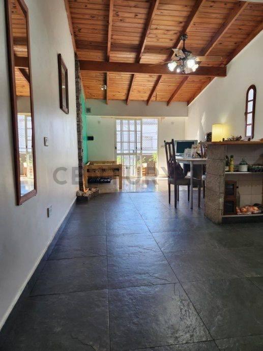 Foto de Venta PH 2 ambientes C/ cochera y pequeño galpón - Lanús Oeste., imagen 1