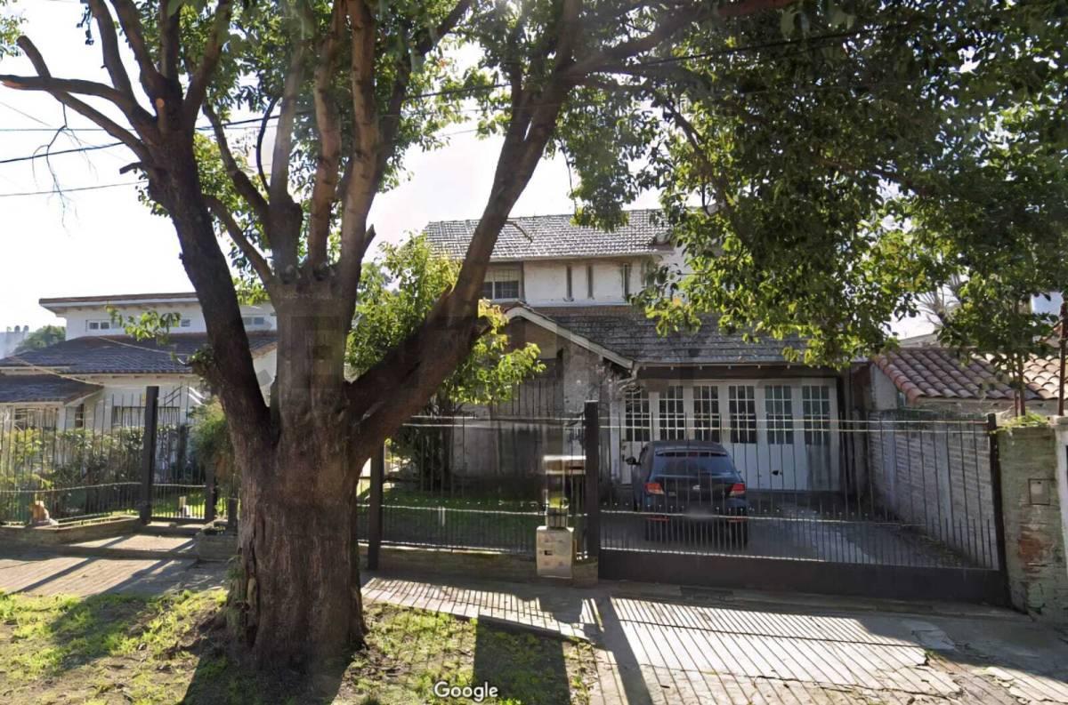 Foto de CASA EN VENTA 5 AMBIENTES SOBRE AMPLIO LOTE CON PILETA, imagen 2