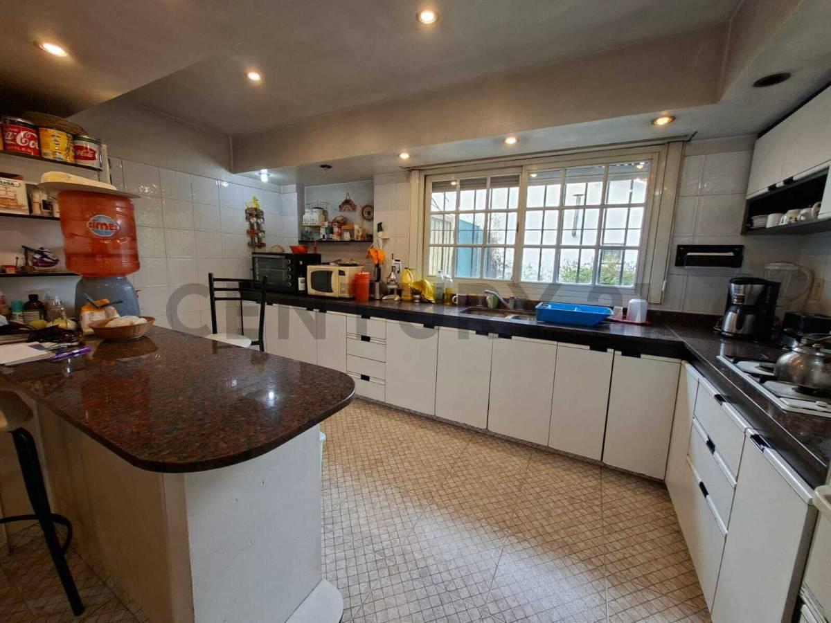 Foto de CASA EN VENTA 5 AMBIENTES SOBRE AMPLIO LOTE CON PILETA, imagen 3