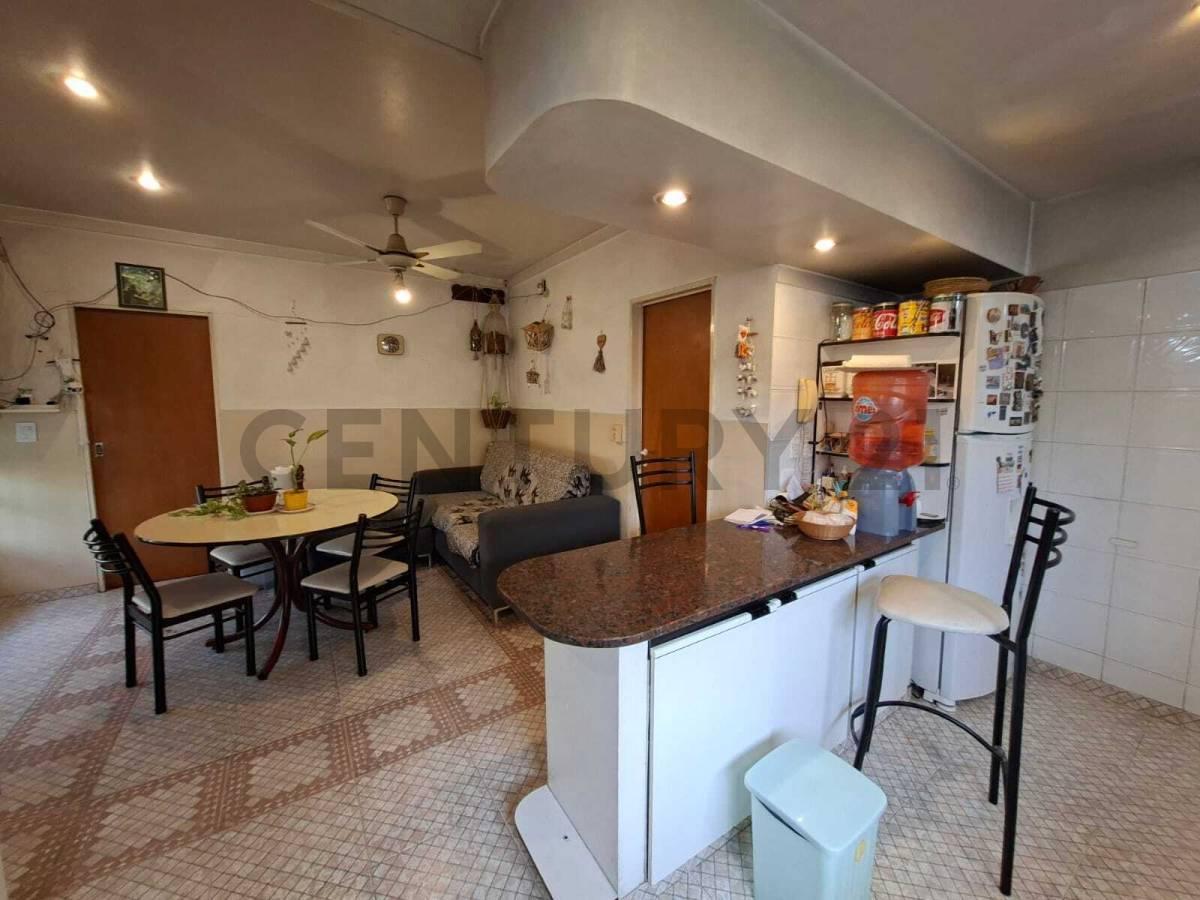 Foto de CASA EN VENTA 5 AMBIENTES SOBRE AMPLIO LOTE CON PILETA, imagen 1