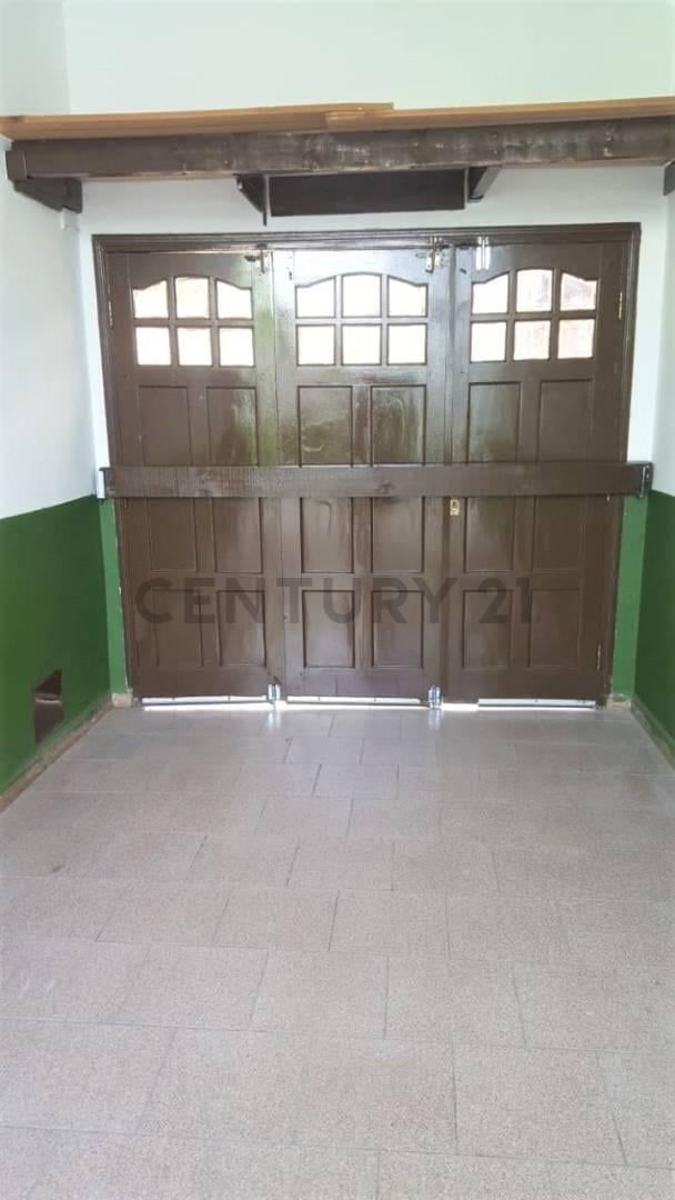Foto de Impecable Casa en Bernal Oeste | 3 Ambientes con Terraza y Cochera |, imagen 2